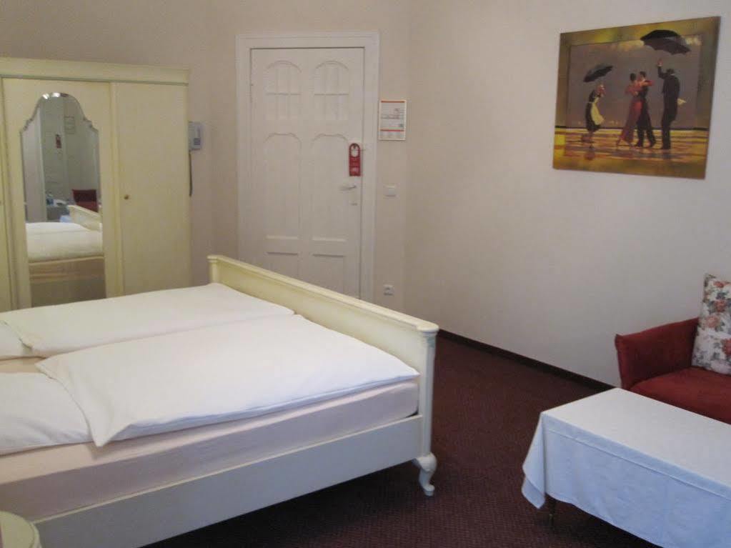 Hotel Pension Fasanenhaus Berlin Ngoại thất bức ảnh
